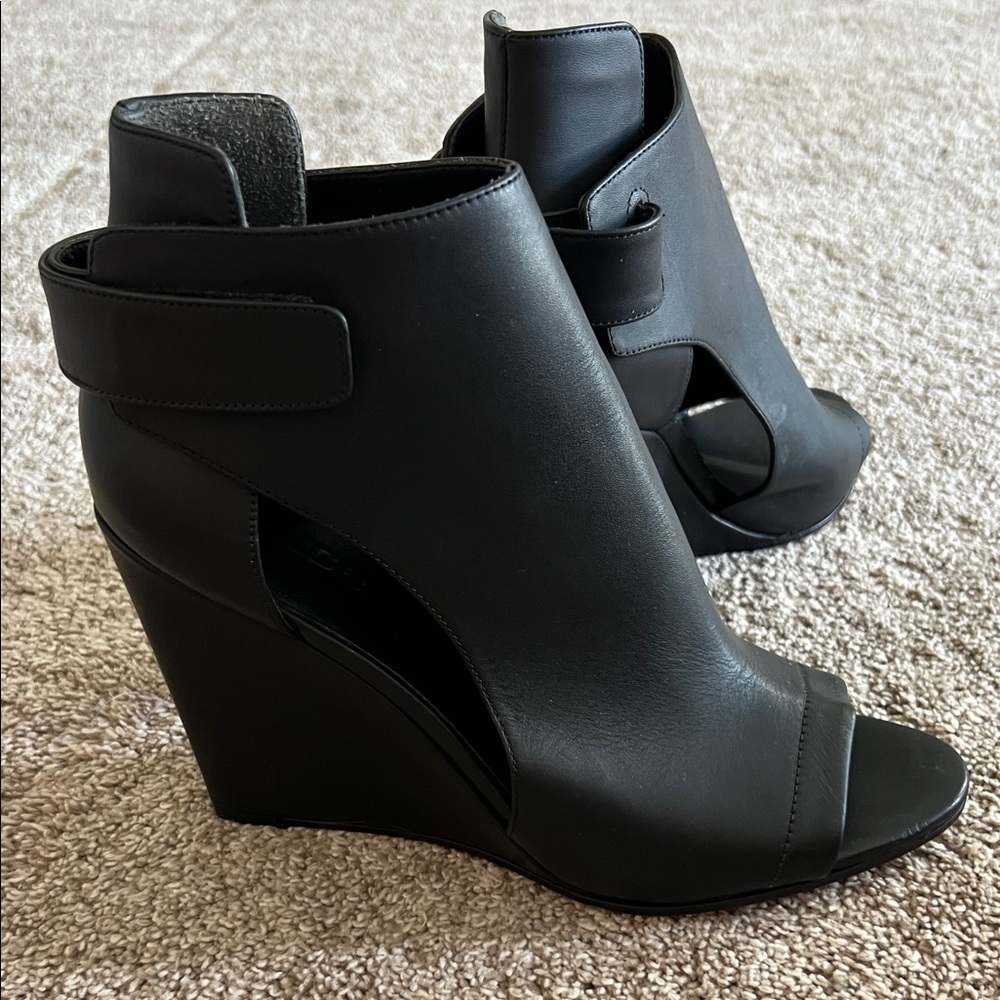 Vince Camuto Vero Cuoio Black Leather Peep-Toe Ankle Booties